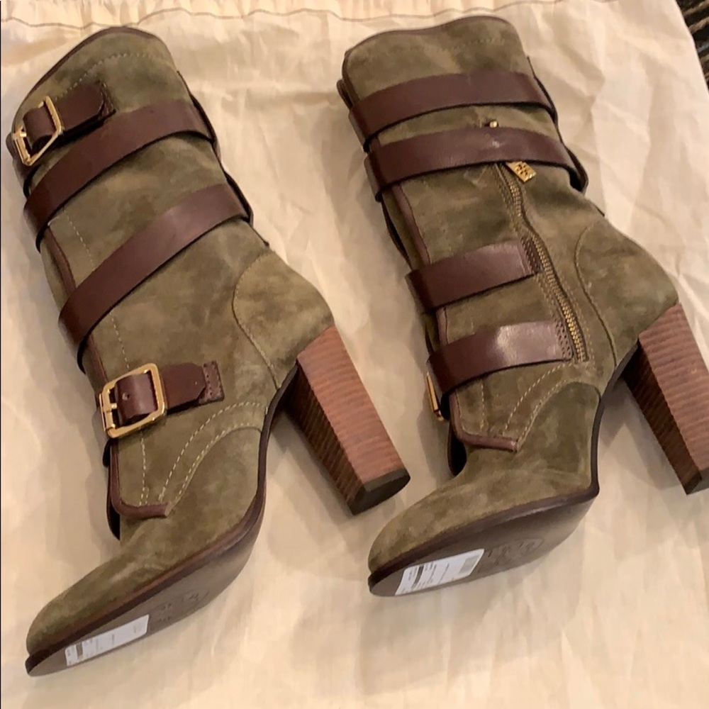 Beautiful and hard to find green Tory Burch boots